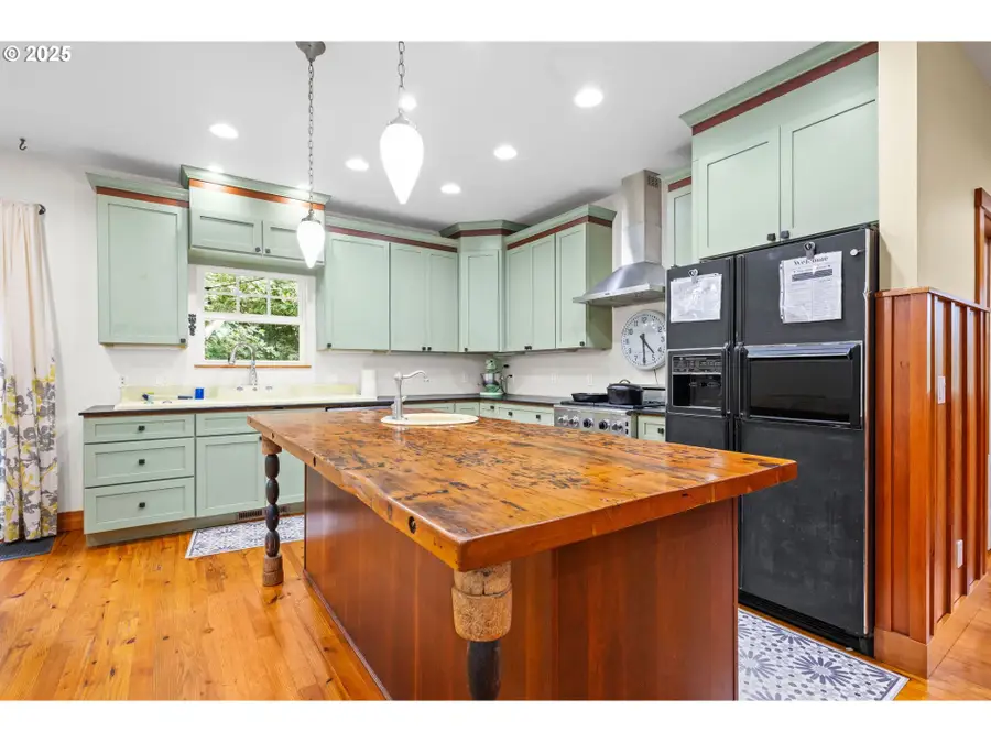 676 NW 9th St, Warrenton, OR 97146 - Image #2