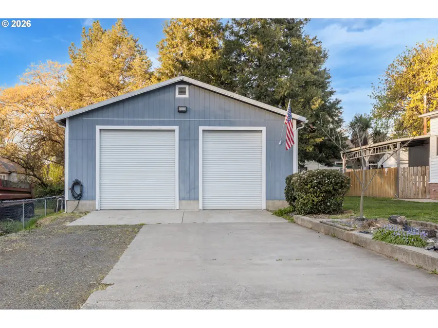 148 SE Houck Ave, Roseburg, OR 97470 - #3
