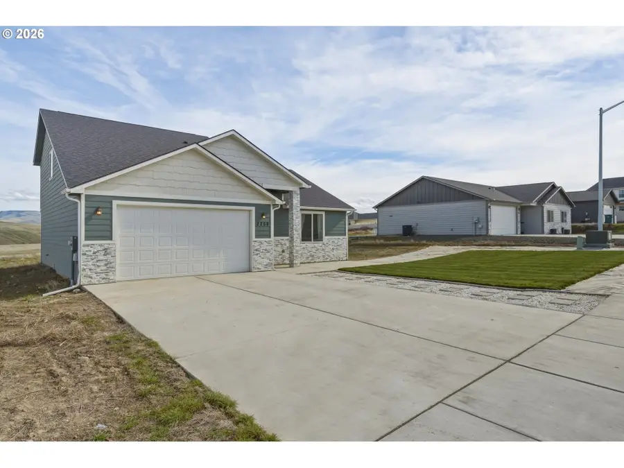 2208 Key Boulevard, Milton Freewater, OR 97862 - #3