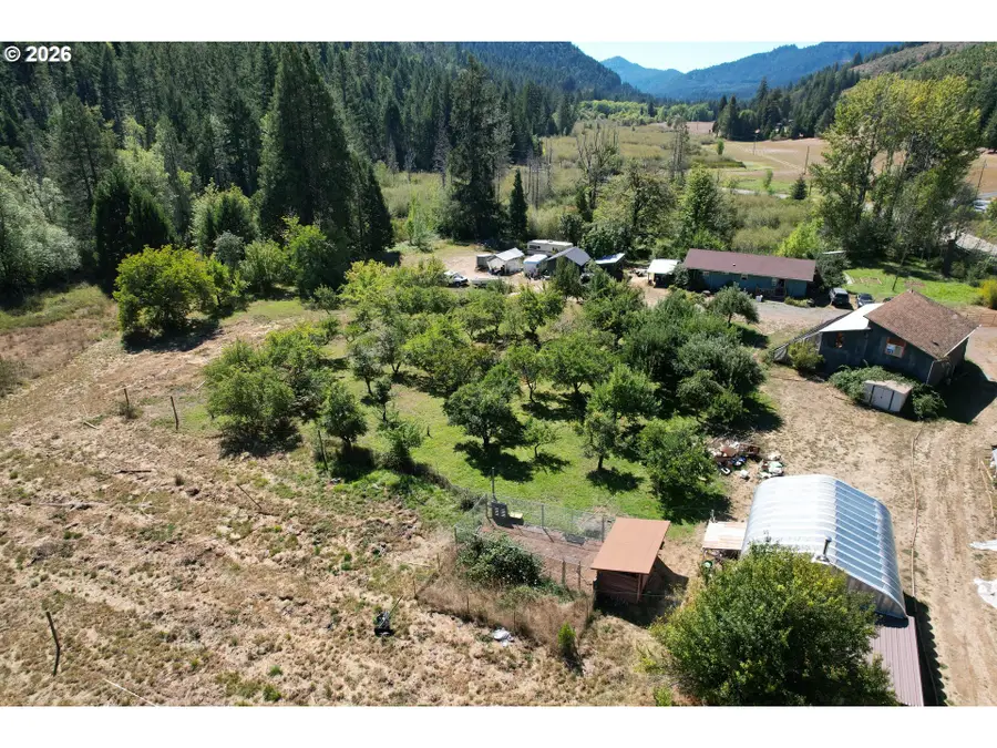 3685 Windy Creek Rd, Glendale, OR 97442 - #2