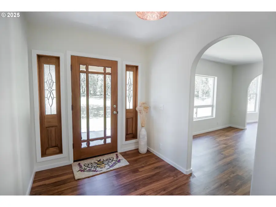 28788 Gimpl Hill Rd, Eugene, OR 97402 - Image #2