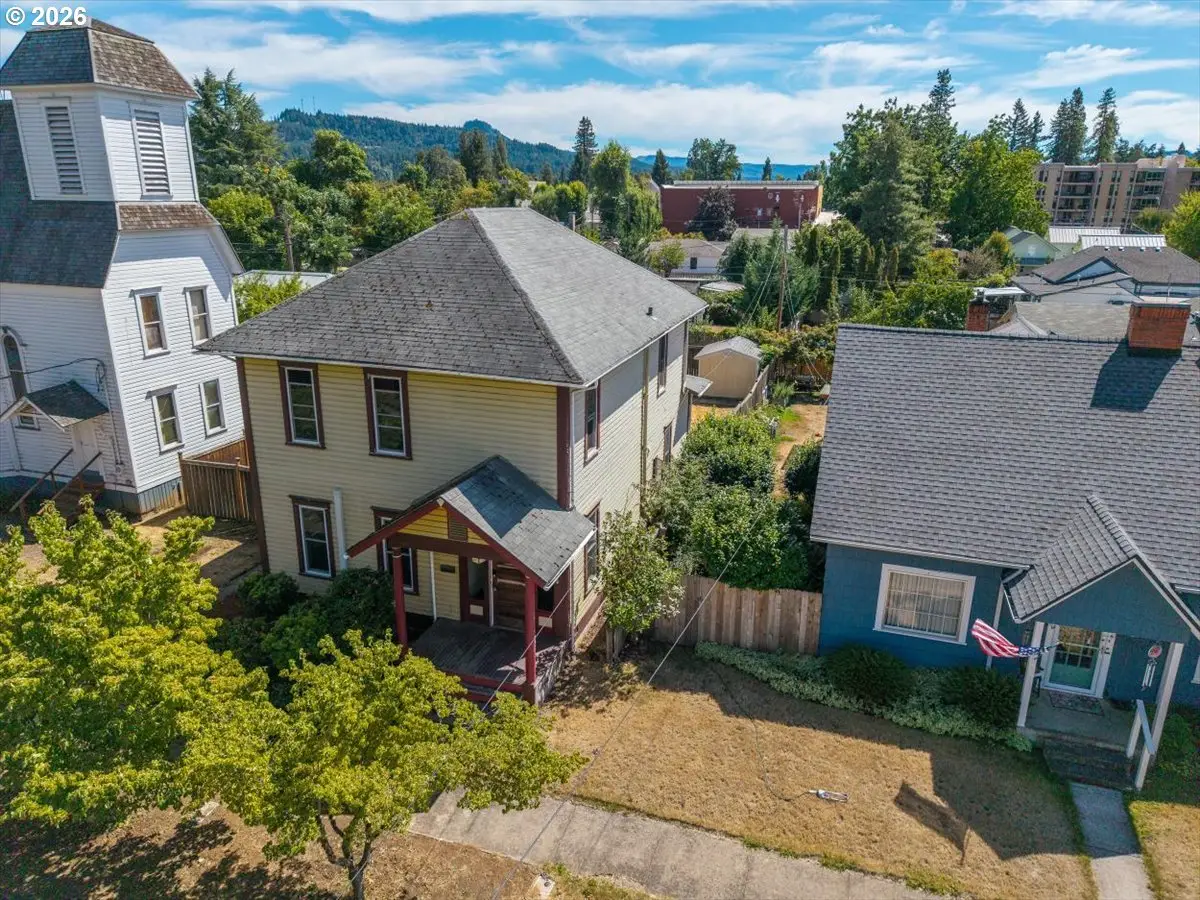 823 Birch Ave, Cottage Grove, OR 97424 - #1