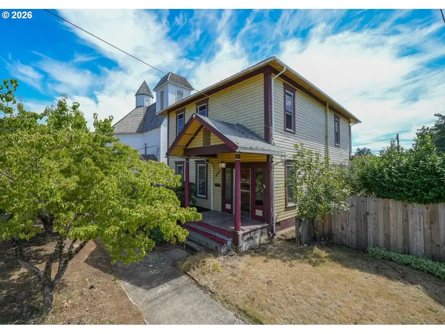 823 Birch Ave, Cottage Grove, OR 97424 - #2