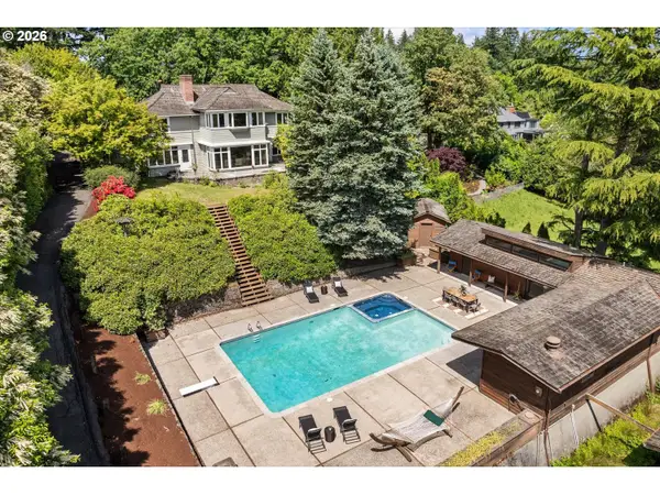 5040 SW Hilltop Ln, Portland, OR 97221