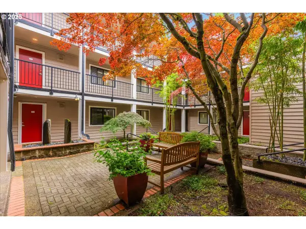 6600 SE Division St #202, Portland, OR 97206