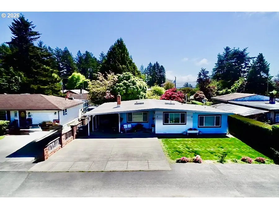 433 Fir St, Brookings, OR 97415 - #3