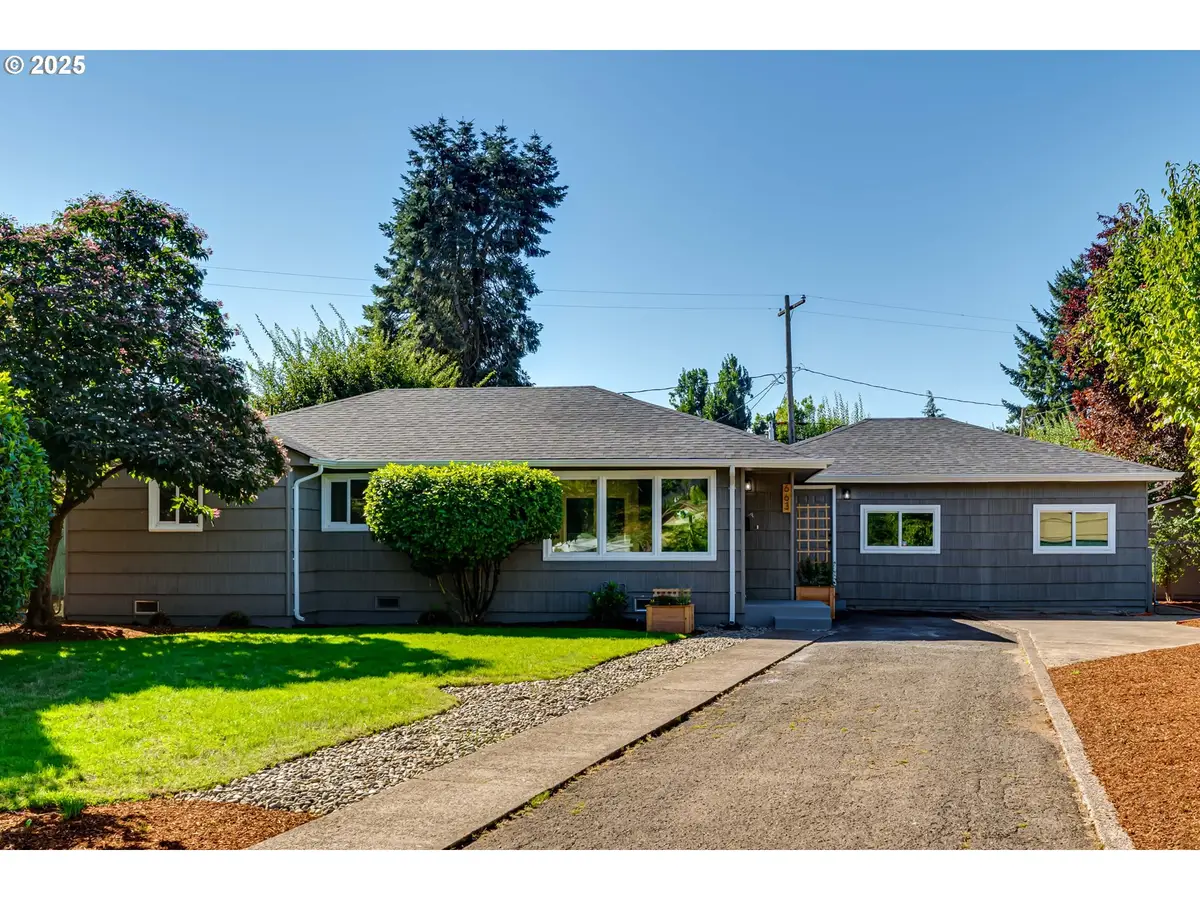 663 Swan Ct, Springfield, OR 97477 - Image #1