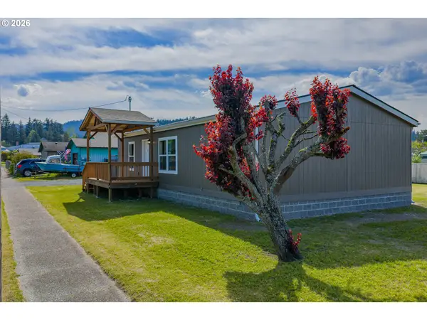 1314 Bothwick St, MyrtlePoint, OR 97458