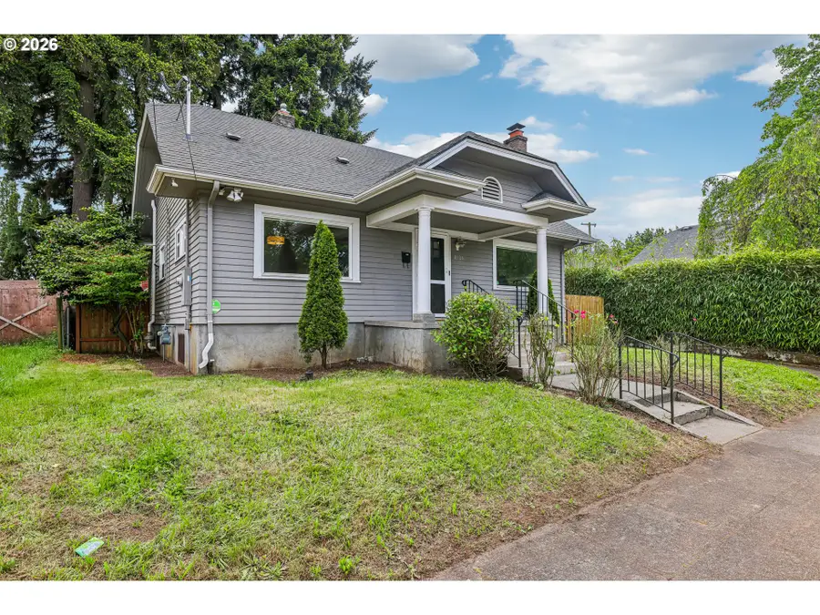 8124 SE Ash St, Portland, OR 97215 - #2