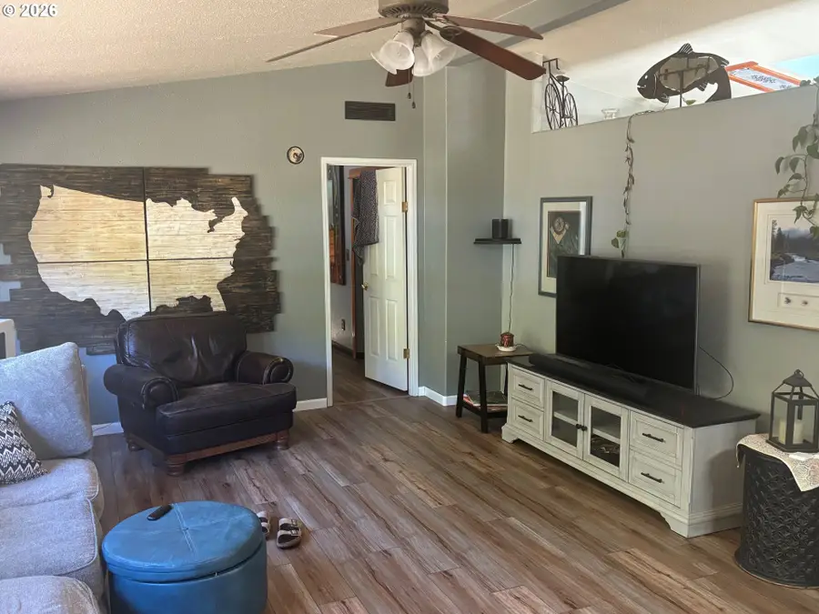 11111 Little River Rd, Glide, OR 97443 - #3