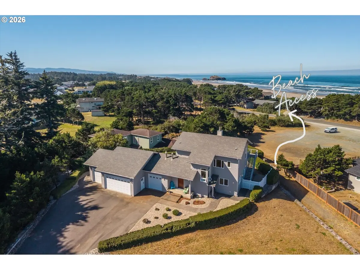 1122 Three Wood Dr, Bandon, OR 97411 - #1