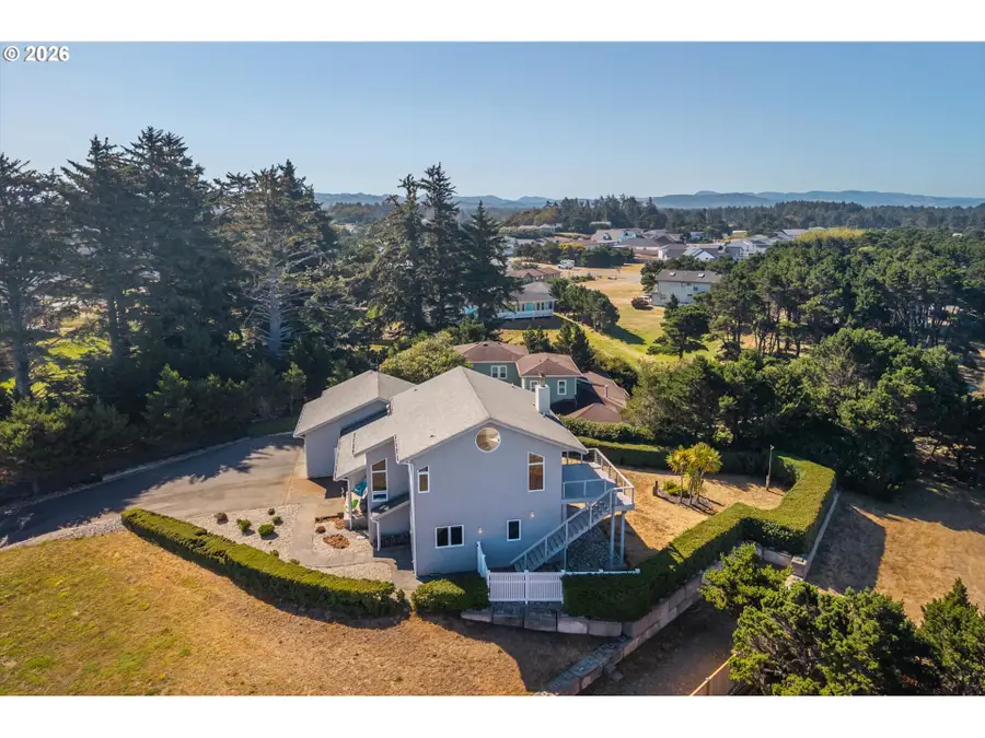 1122 Three Wood Dr, Bandon, OR 97411 - #3