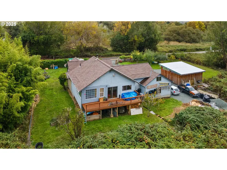 54124 Old Broadbent Rd, Myrtle Point, OR 97458 - #3