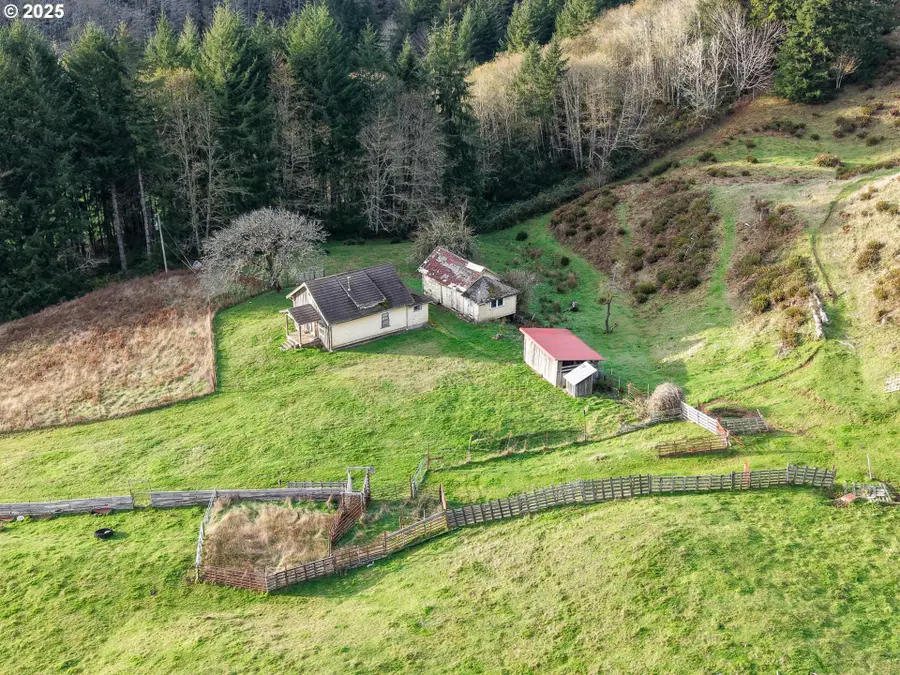 96312 Shutters Creek Ln, North Bayside, OR 97459 - Image #3