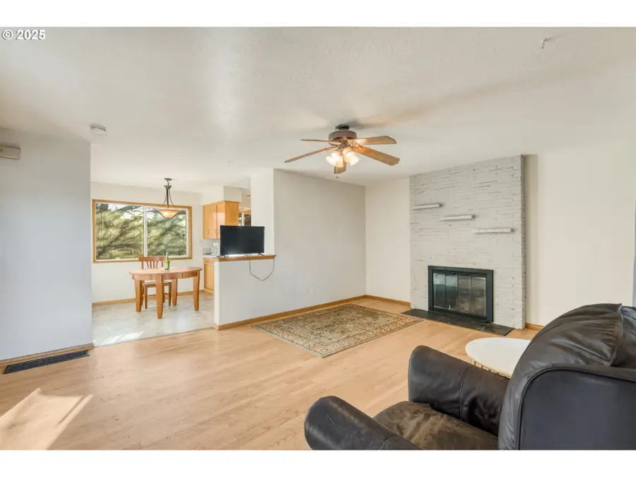 12720 SE Alder St, Portland, OR 97233 - Image #3