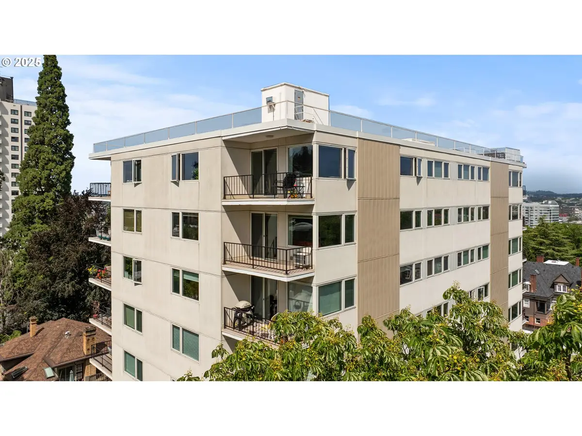 2211 SW Park Pl #903, Portland, OR 97205 - Image #1