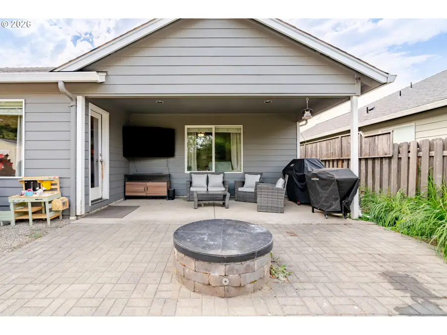 851 S 5th St, Jefferson, OR 97352 - #2