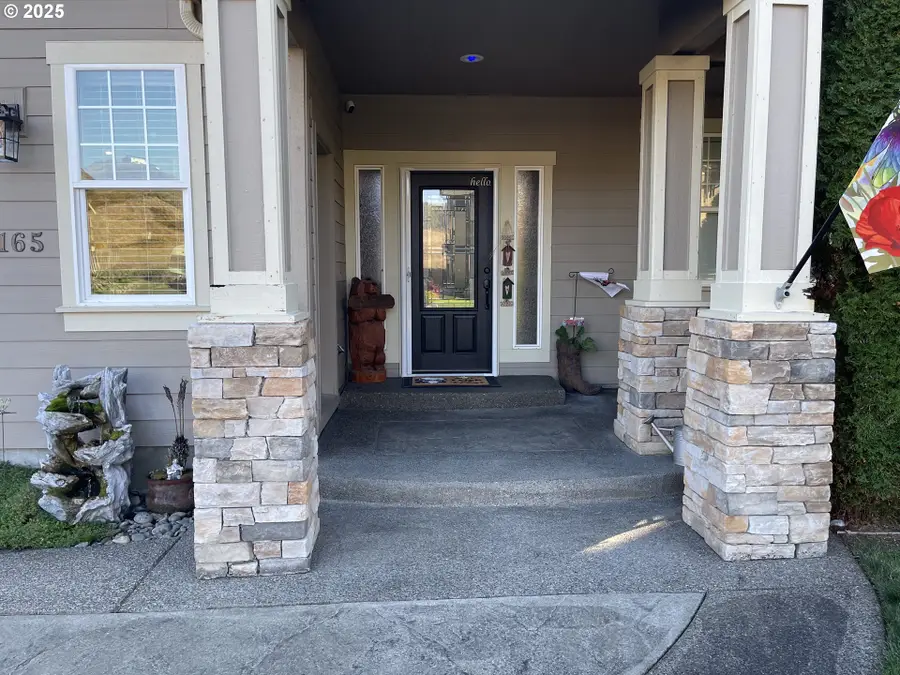 165 Danielle Dr, Winston, OR 97496 - Image #3
