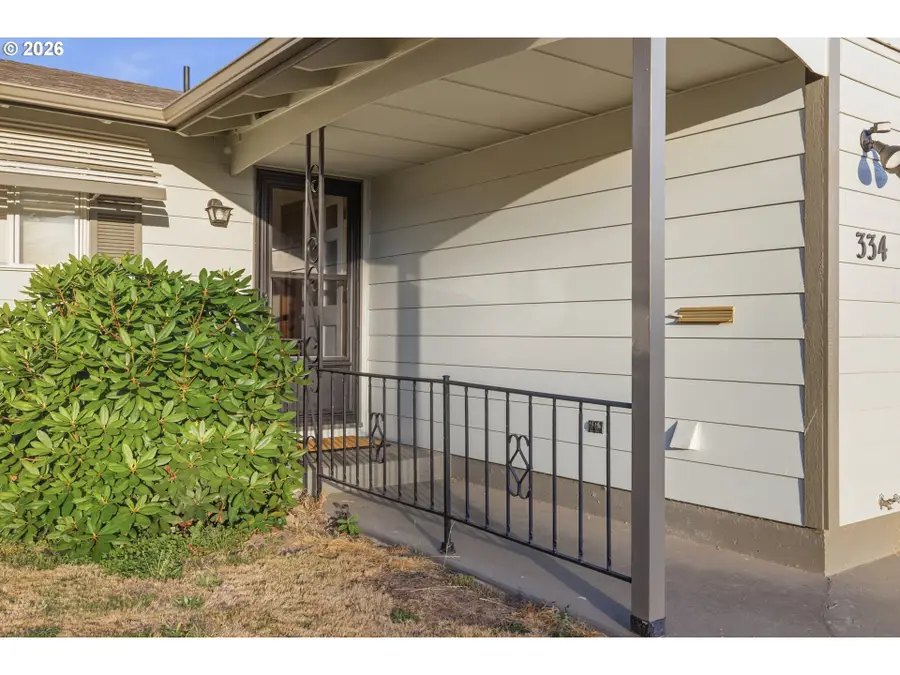 334 S Cascade Dr, Woodburn, OR 97071 - #3