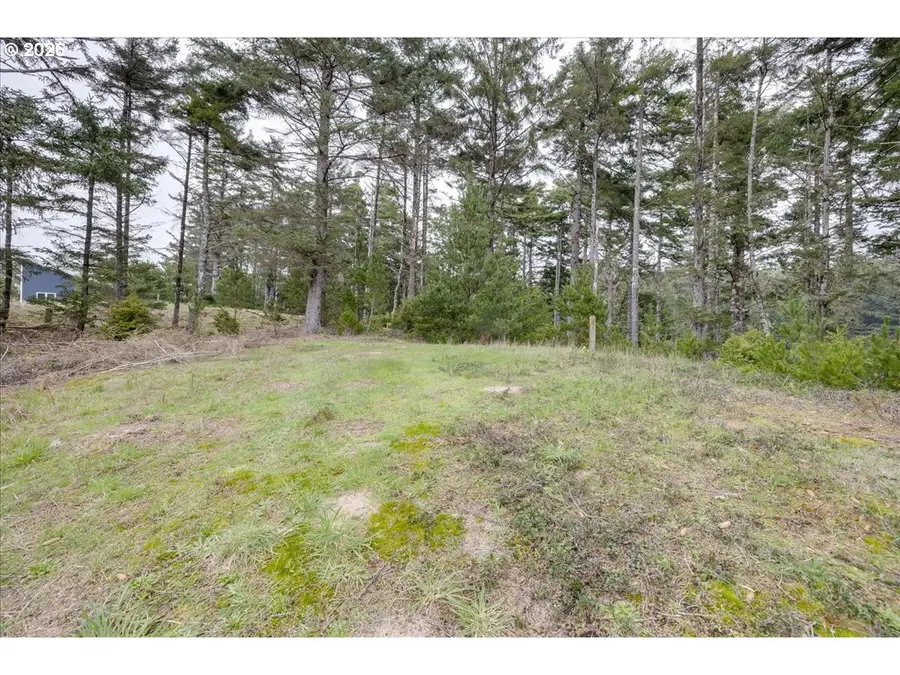 NW Lotus Lake Dr #4, Waldport, OR 97394 - #3