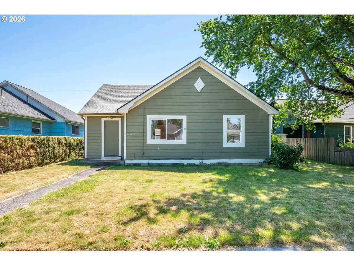 608 16th Ave, Longview, WA 98632 - #1