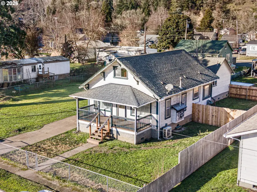 430 Division Ave, Drain, OR 97435 - Image #2