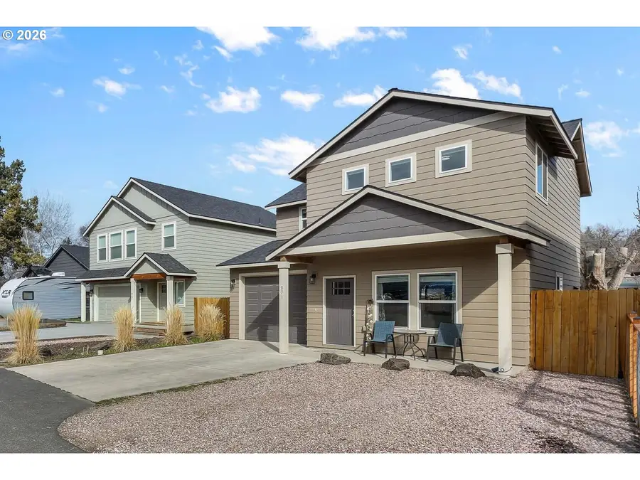 871 NE 6th St, Prineville, OR 97754 - #2