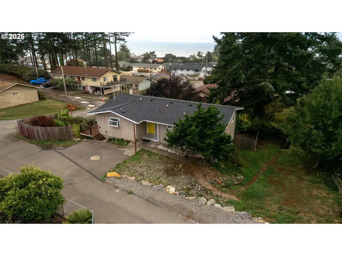 1214 Ransom Ave, Brookings, OR 97415 - Image #1