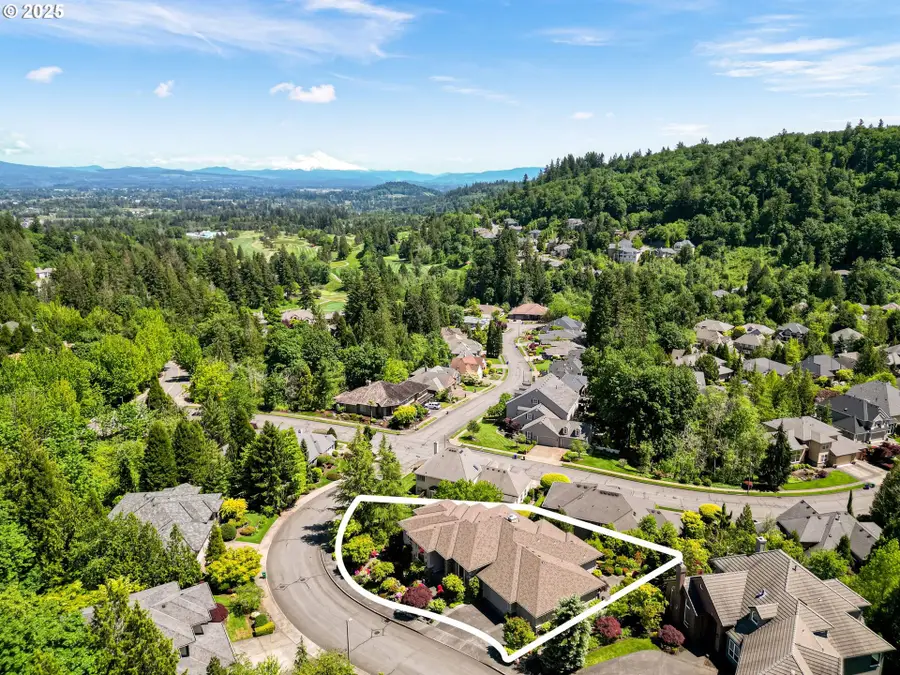 50 SE Avondale Ct, Gresham, OR 97080 - #3