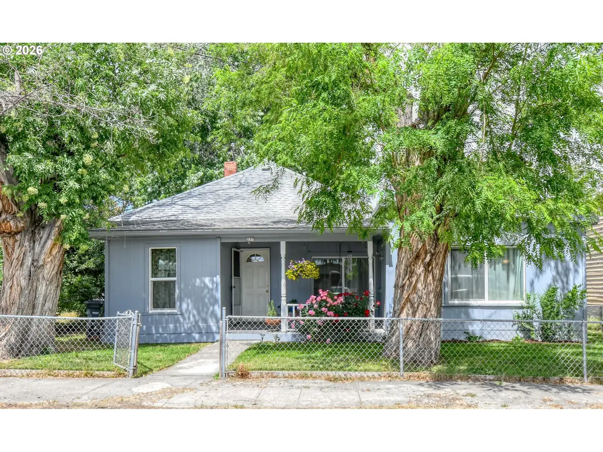 237 SW 2nd St, Pilot Rock, OR 97868 - #1