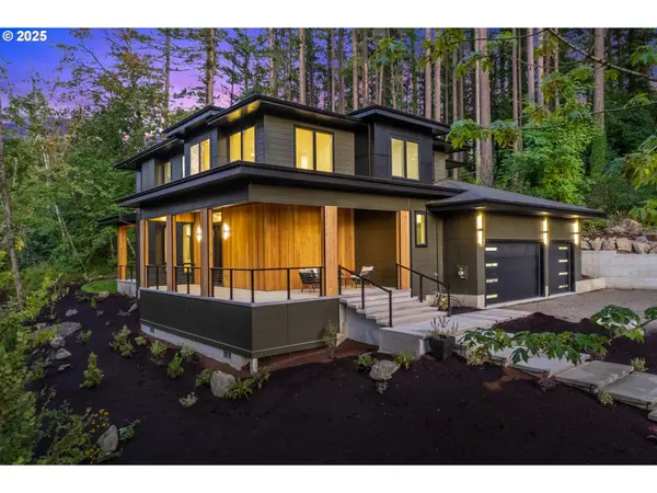 9630 SW Spring Crest Dr, Portland, OR 97225