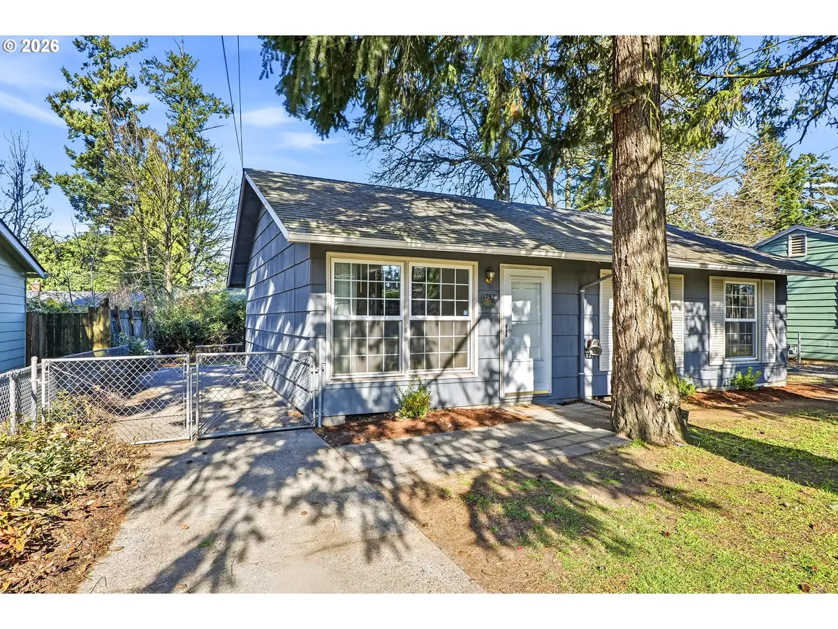 11757 SE Ankeny St, Portland, OR 97216 - #1