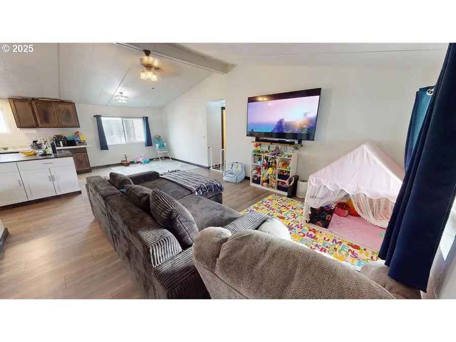 94120 Strahan St #3, Gold Beach, OR 97444 - Image #2