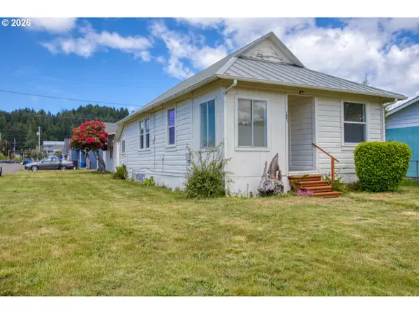 1891 Dogwood Ave, Reedsport, OR 97467
