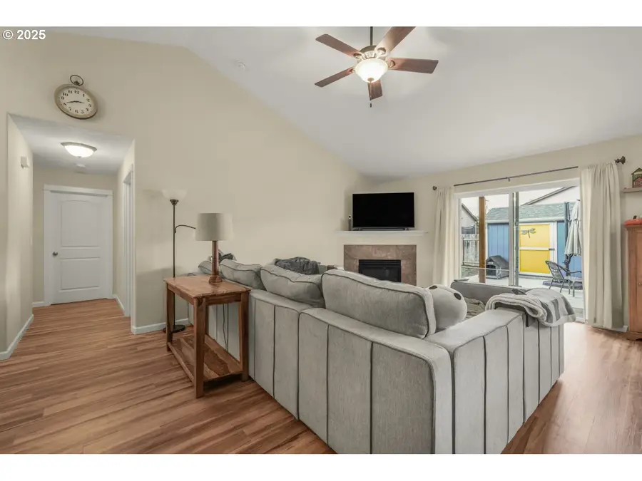 123 Camellia Dr, Lebanon, OR 97355 - Image #2