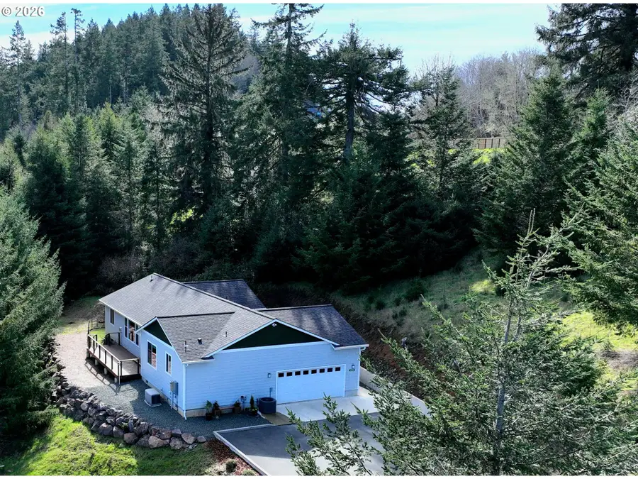 98205 Sunforest Ct, Brookings, OR 97415 - #3