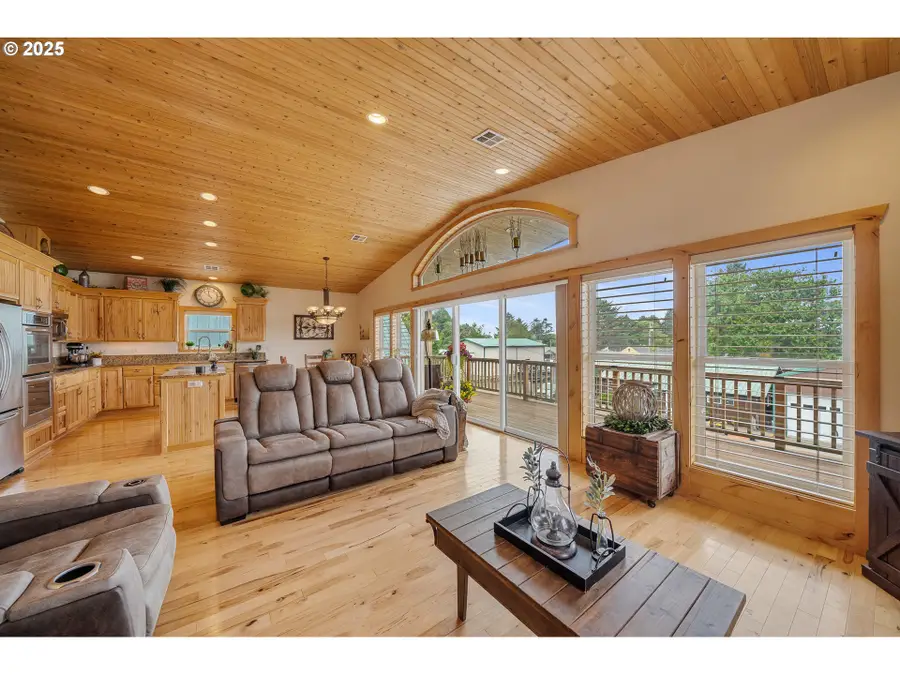 1070 S Coral St, Rockaway Beach, OR 97136 - Image #3