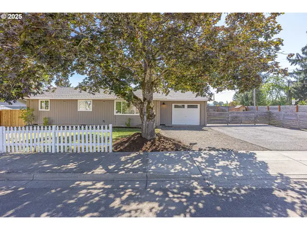 313 E Polk St, Carlton, OR 97111