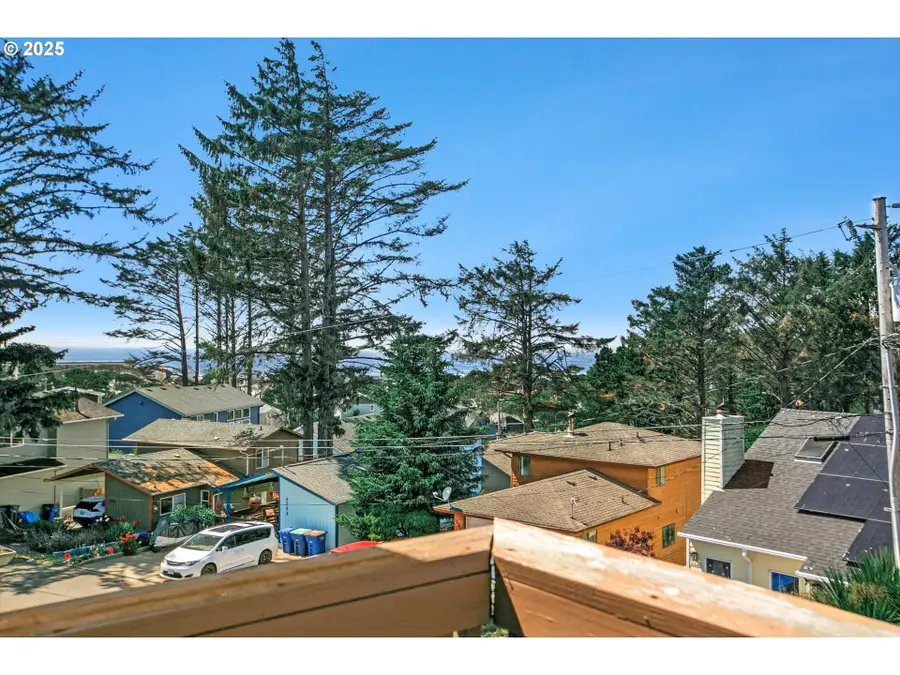 3244 NW Oar Dr, Lincoln City, OR 97367 - Image #2