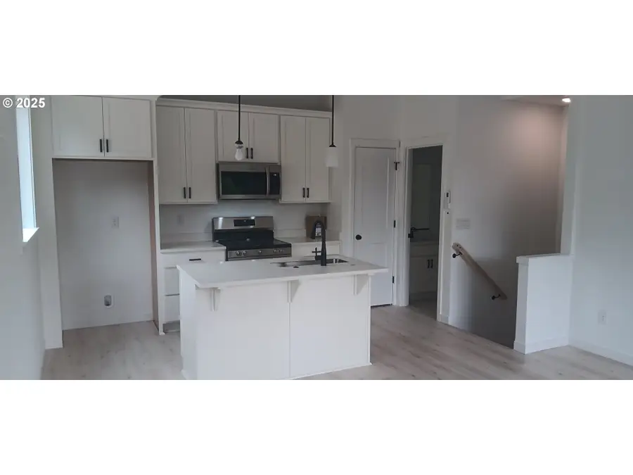 225 SW Sternwheeler Dr, Cascade Locks, OR 97014 - Image #3