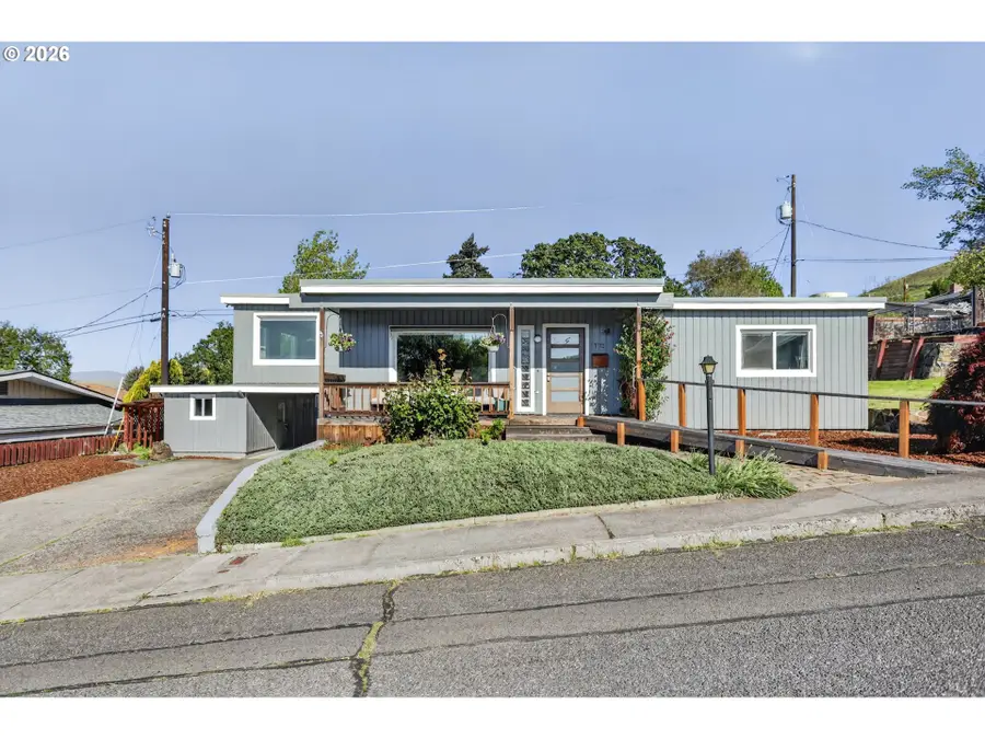 1712 Nevada St, The Dalles, OR 97058 - #2