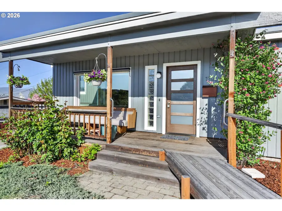 1712 Nevada St, The Dalles, OR 97058 - #3