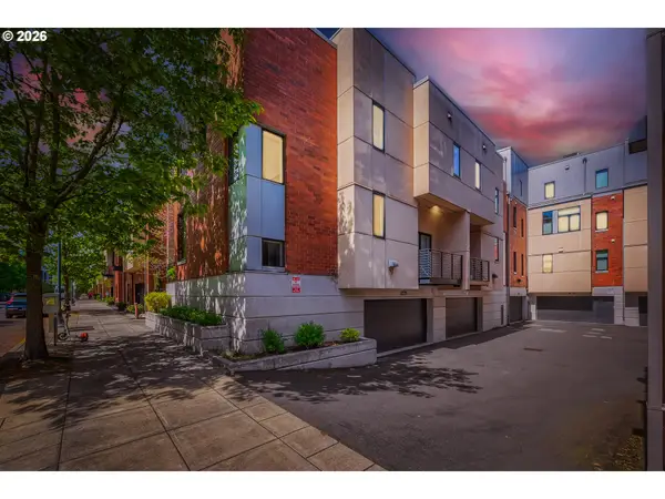 1616 NW Riverscape St, Portland, OR 97209