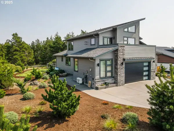 512 Meadows Dr, Manzanita, OR 97130