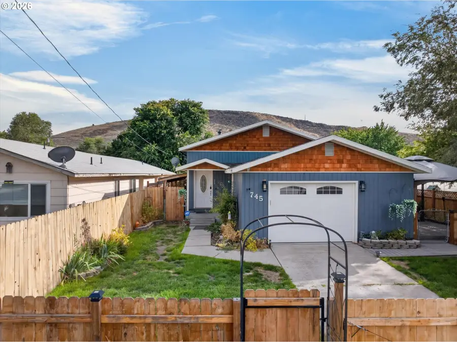 745 Court Ave, Baker City, OR 97814 - #2