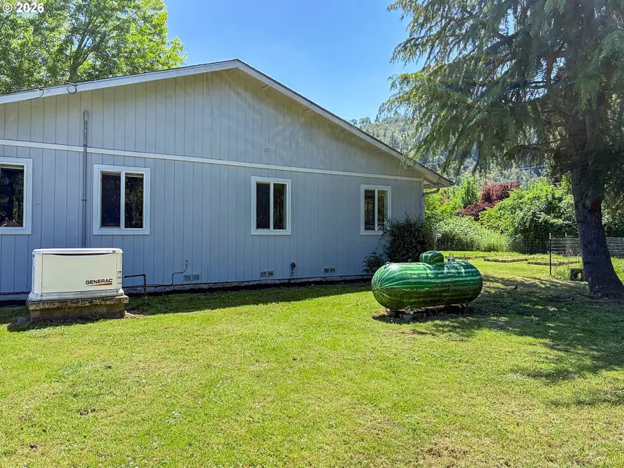 12589 Old Highway 99, Tenmile, OR 97457 - #2