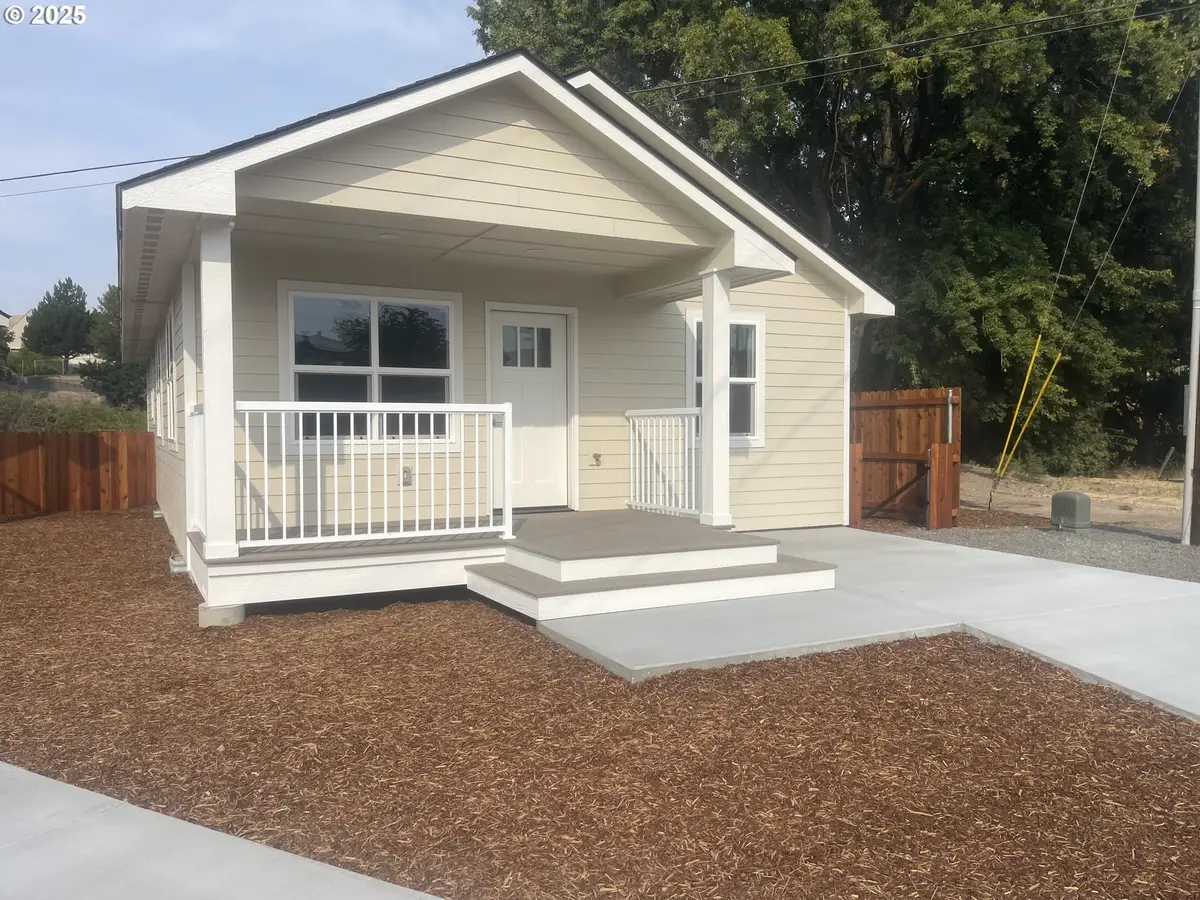 300 N Chase, Heppner, OR 97836 - Image #1