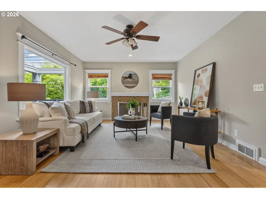 4115 SE Yamhill St, Portland, OR 97214 - #3