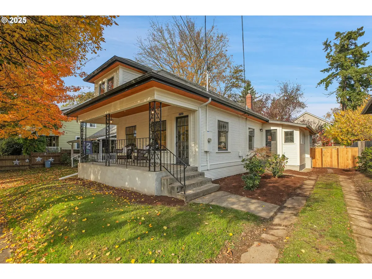 3743 SE Franklin St, Portland, OR 97202 - Image #1