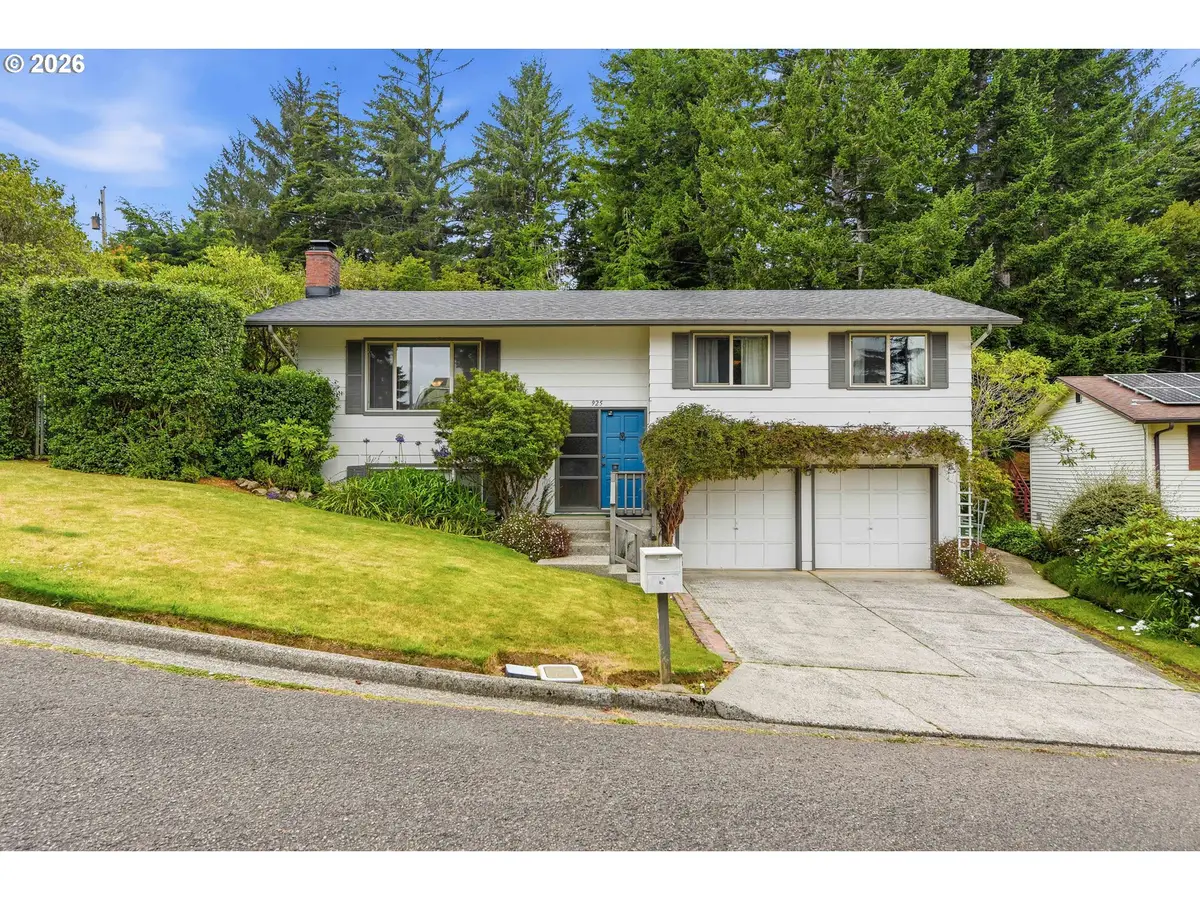 925 Oakway Dr, Coos Bay, OR 97420 - #1